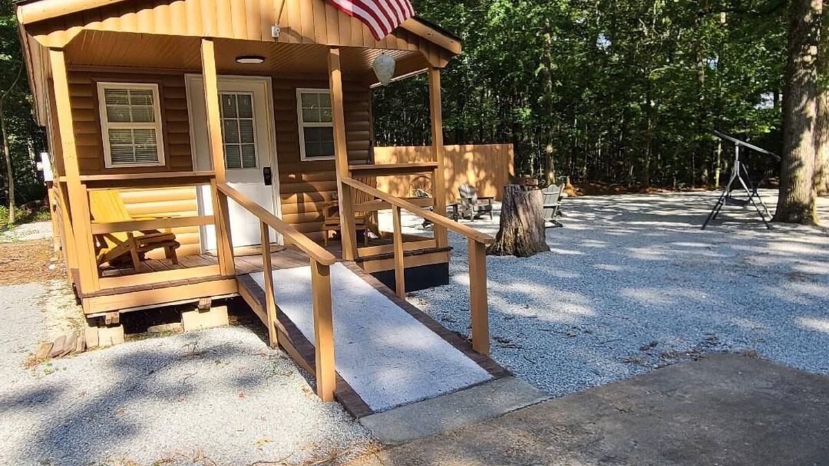Big Sandy Cabin | Lil Cabin w/Hot Tub in Private Fenced in Area. Near KY Lake