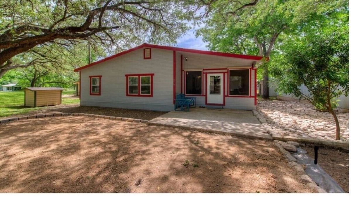 Marble Falls House | Lil Granny's Lake House - 750 square feet home in a quiet subdivision on Lake LBJ