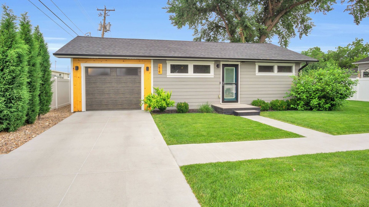 Kearney House | Lil Scandi ~ A Charming 2-bedroom, 2-bathroom Scandinavian designed bungalow