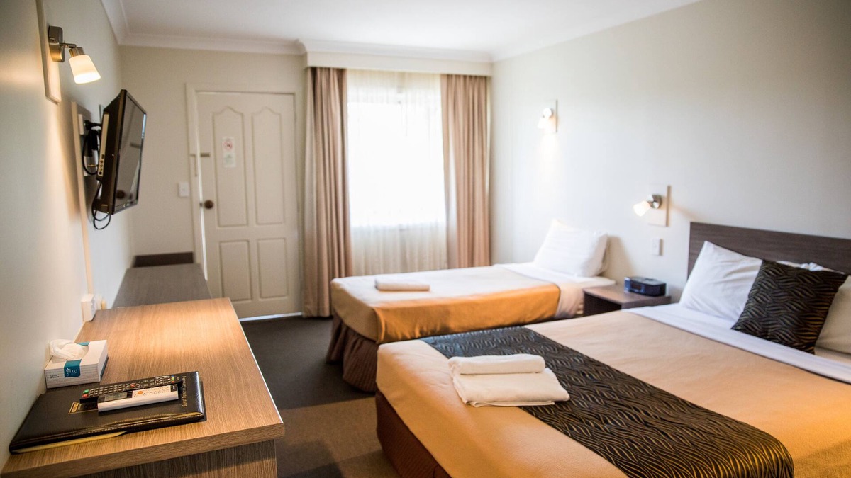 Goulburn Bed & Breakfast | Lilac City Motor Inn Deluxe Twin Room 17