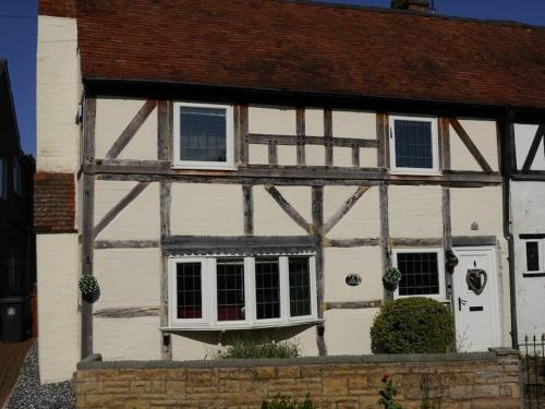 Aston Cantlow House | Lilac Cottage -Sleeps 6 -HOT TUB