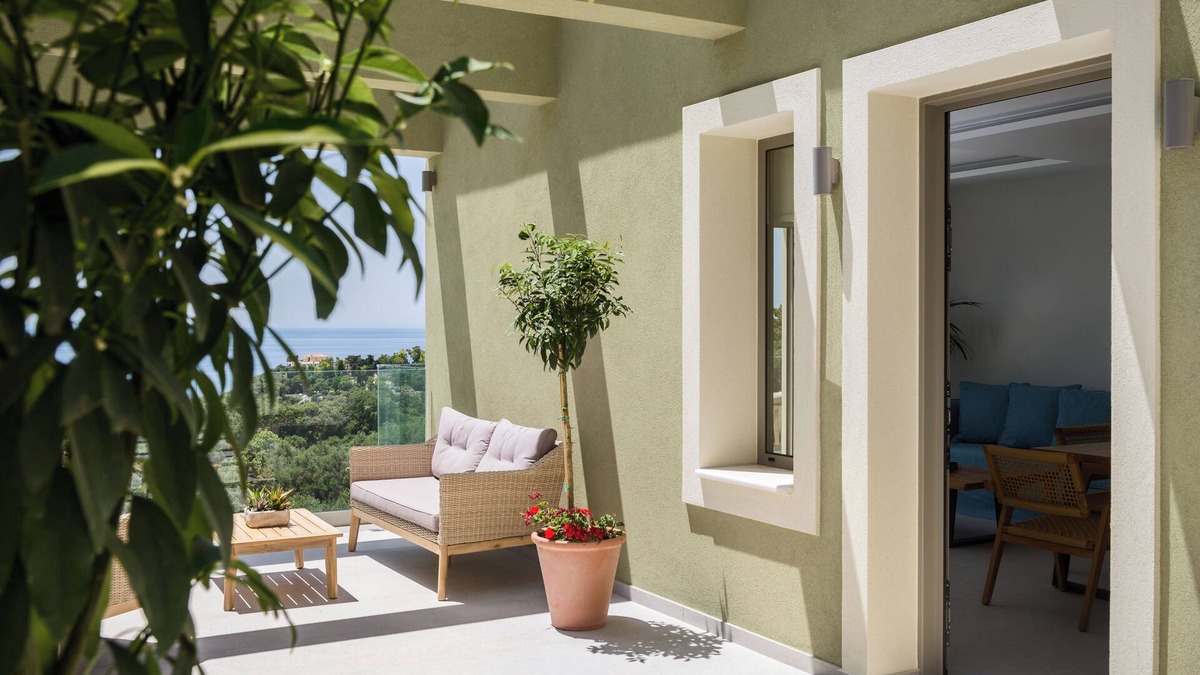 Lakones House | Lilium can sleep up to 2 adults and 2 children until 12 years Old