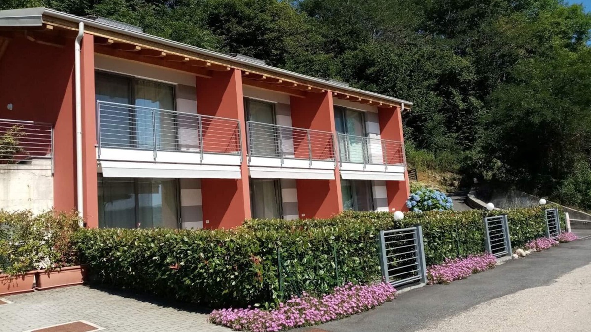 Pella Apartment | "Lilla" apartment in villa with lake view, parking and private beach