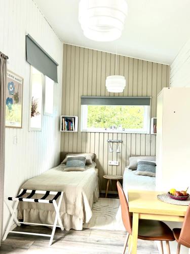 Orebro Bed & Breakfast | Lilla huset Bed & Breakfast - countryside guesthouse, free parking