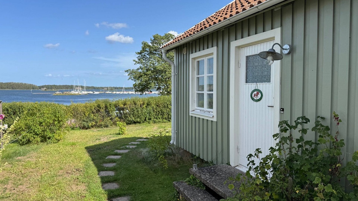 Timmernabben House | Lilla Lycka Timmernabben - Small vacation home with sea view & canoe