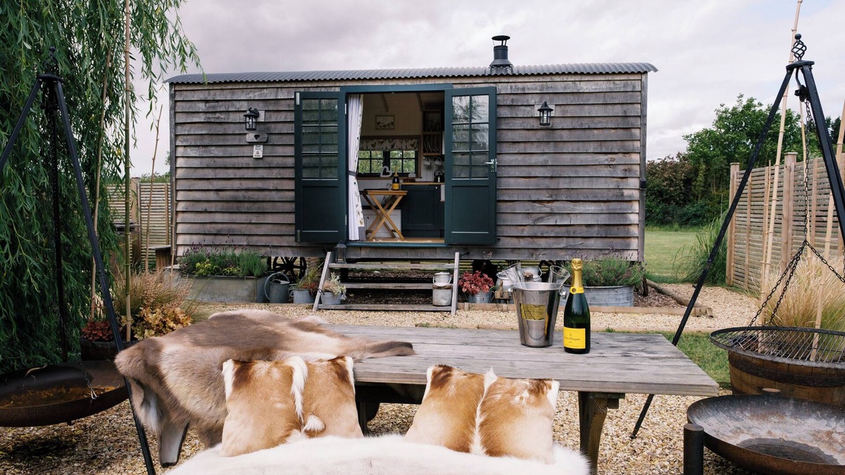 Bottesford Cabin | Lillie's Shepherd's Hut - Wellness & Hot Tub