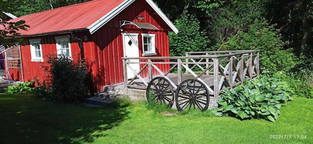 Ucklum Apartment | Lillstugan i idyllisk lugn miljö nära Hällungen, Stenungsund