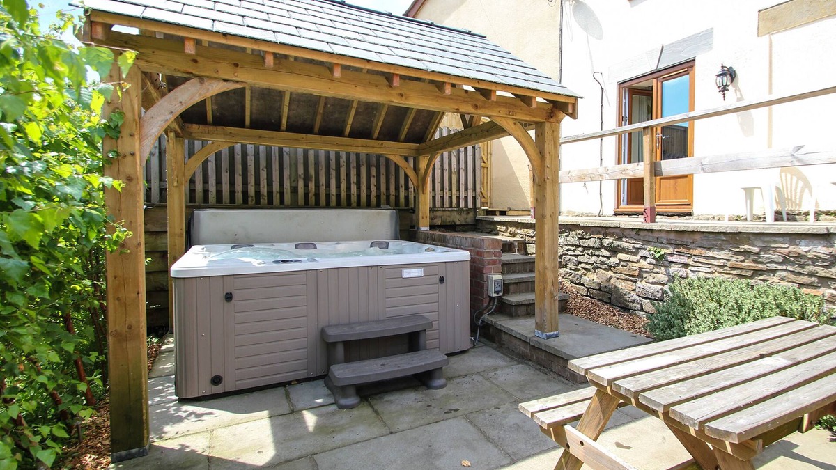 Whitecroft Cottage | Lilly Cottage