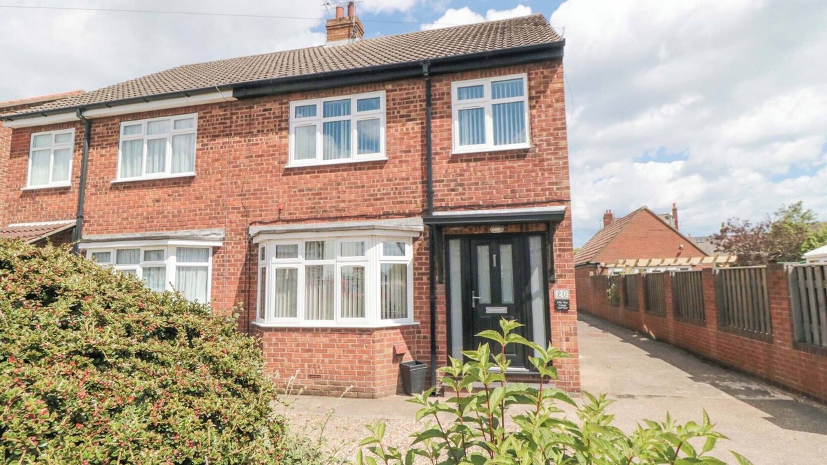 Flamborough Cottage | LILLY MAY COTTAGE, pet friendly, with a garden in Flamborough