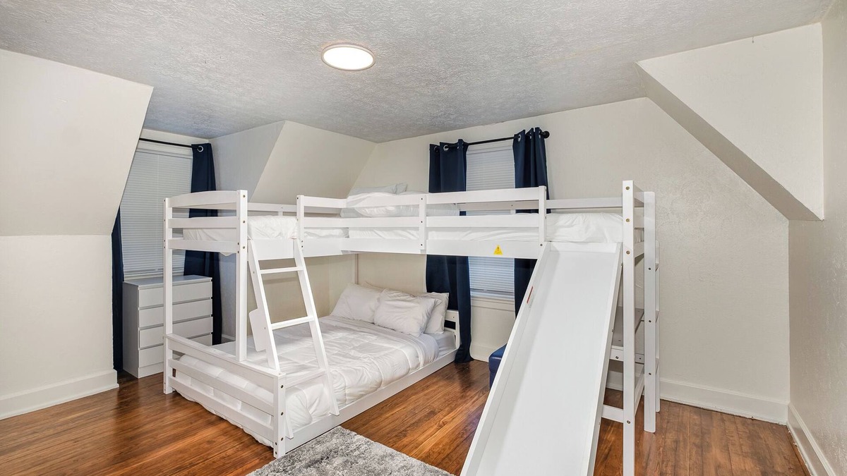 Williamstown Cottage | Lilly's Cottage-Minutes to the Ark! Newly Updated! Sleeps 7!