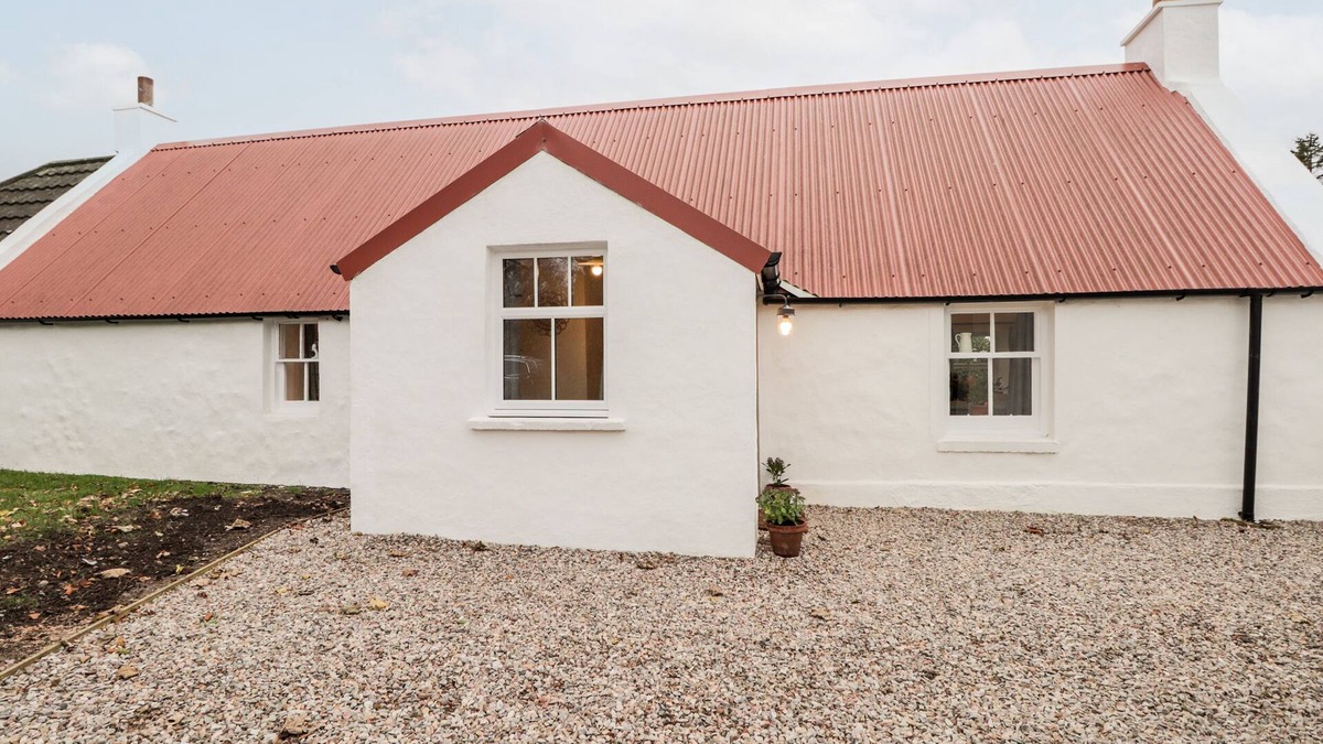 Fochabers Cottage | LILY COLLIE'S, pet friendly, with open fire in Fochabers