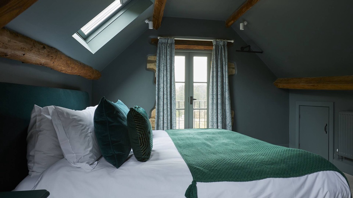 Bibury Apartment | Lily Cottage - A Romantic Haven