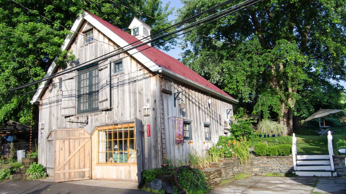Harpers Ferry Bed & Breakfast | Lily Garden Bed and Breakfast
