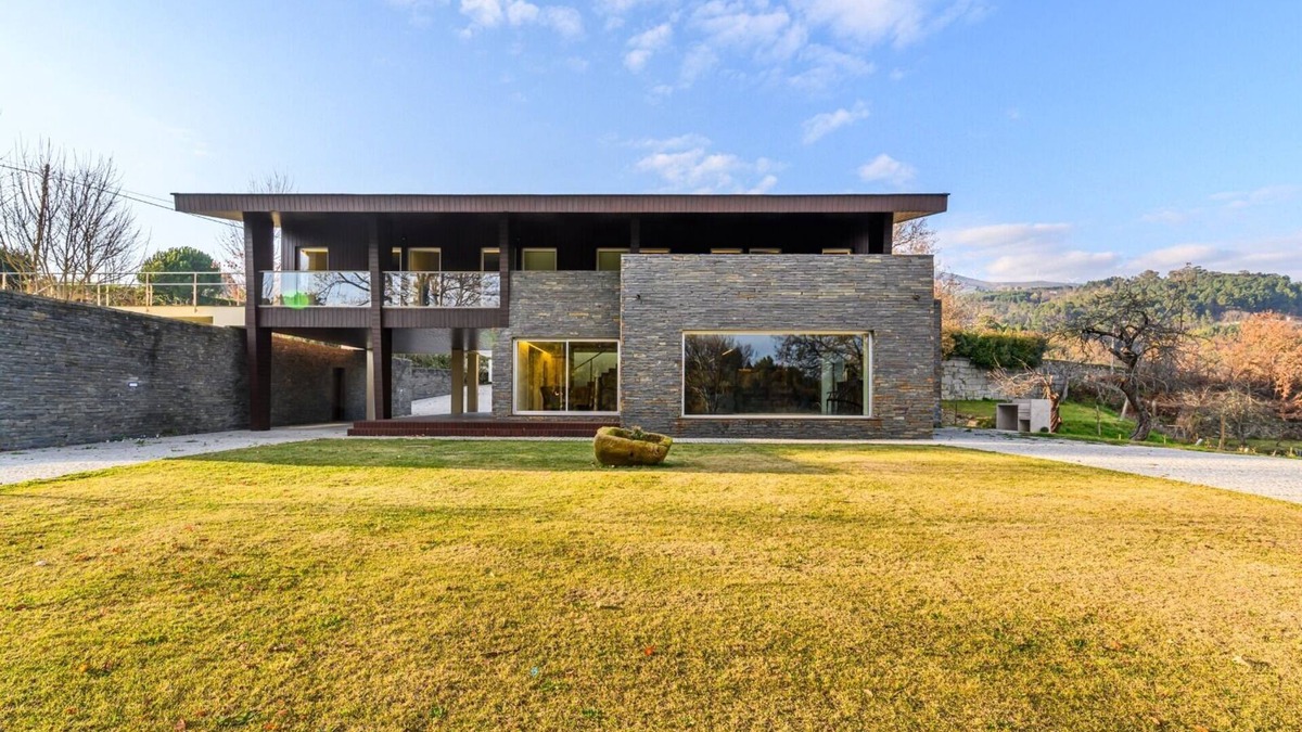 Vila Real Villa | Lily of the Field House