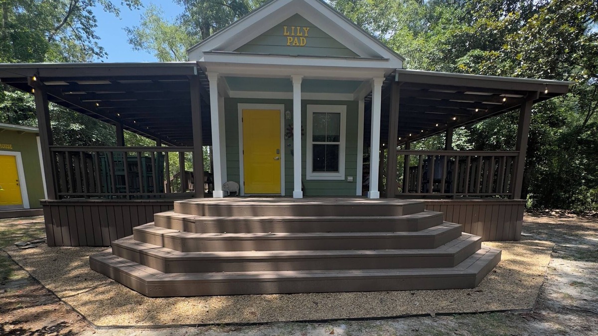 Stone County Cottage | Lily Pad cottage in Wiggins, just 10 minutes to the town center