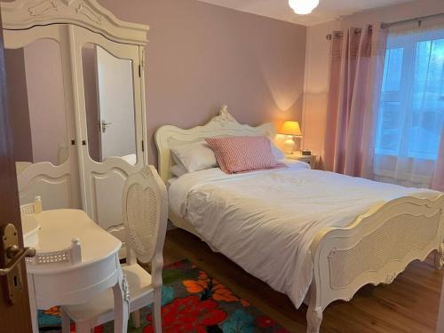 Buncrana House | LILY'S LODGE - Beautiful Central Buncrana Home