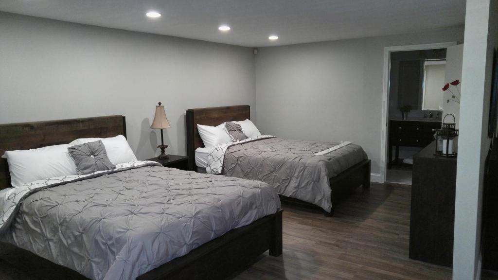 West Springfield Hotel | Lily's Lodge