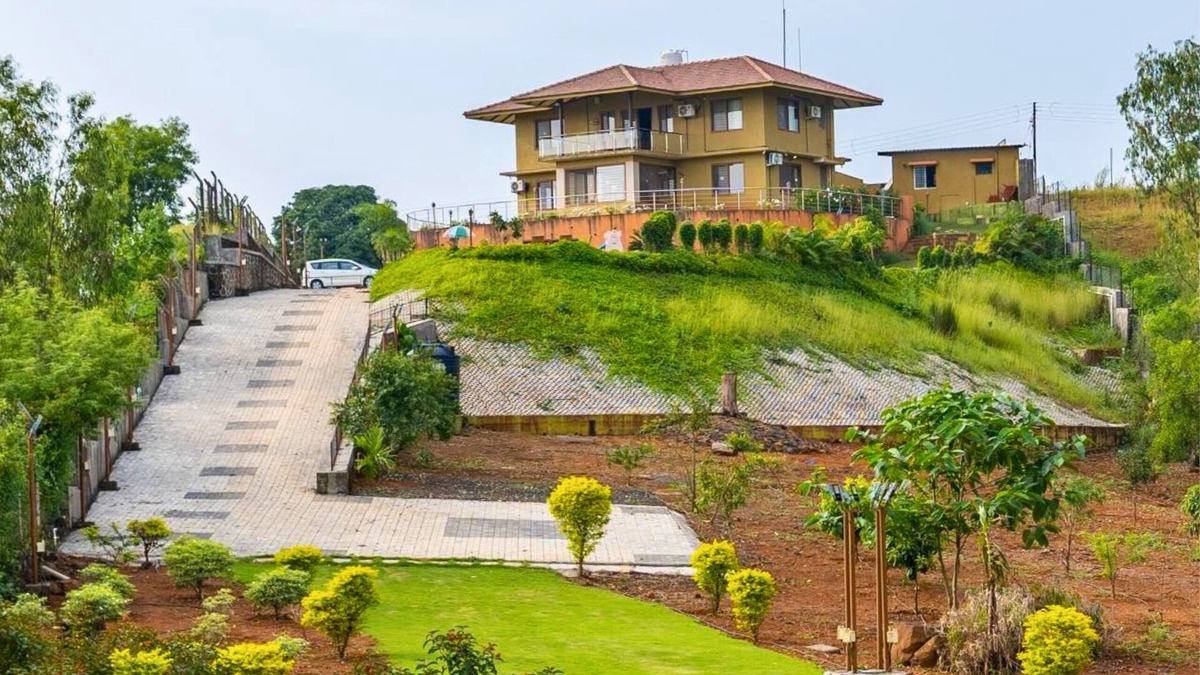 Alwand Villa | Lily Villa, Igatpuri by Ebony Stays | Cosy 6 BHK with Mountain Views