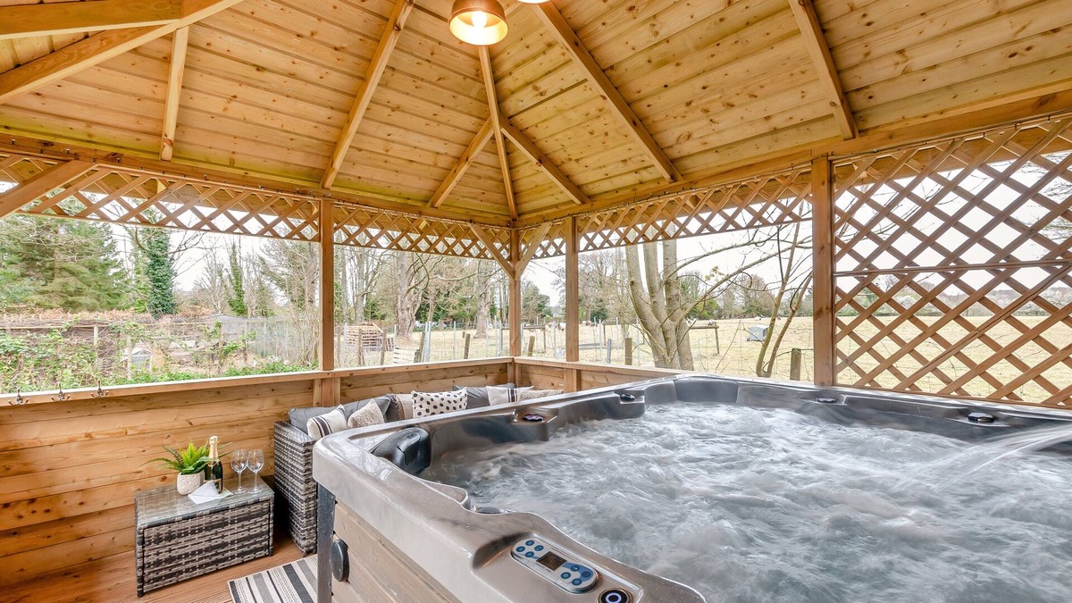 Etchinghill House | Lilywood - Four Bedroom House, Sleeps 10