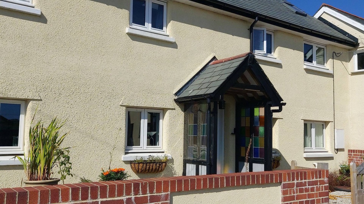Sheepwash Cottage | LIME COURT BARN, pet friendly, with open fire in Sheepwash