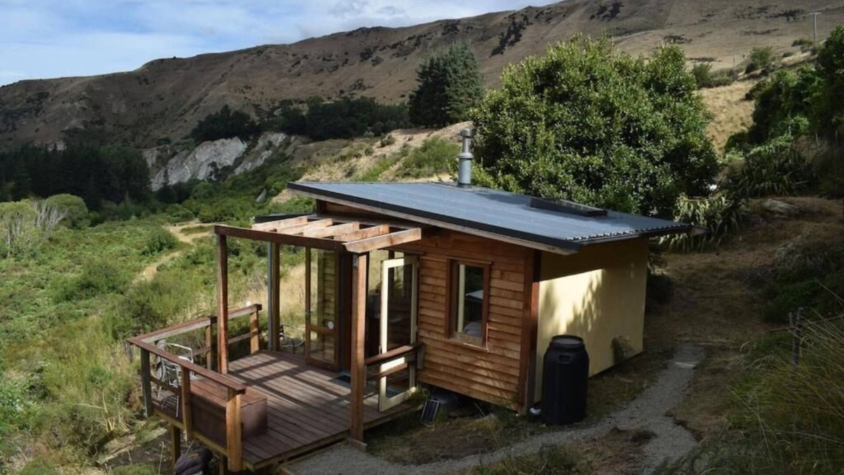 Broomfield Cabin | Lime Hut with wood burning sauna - Waipara Narrows offgrid