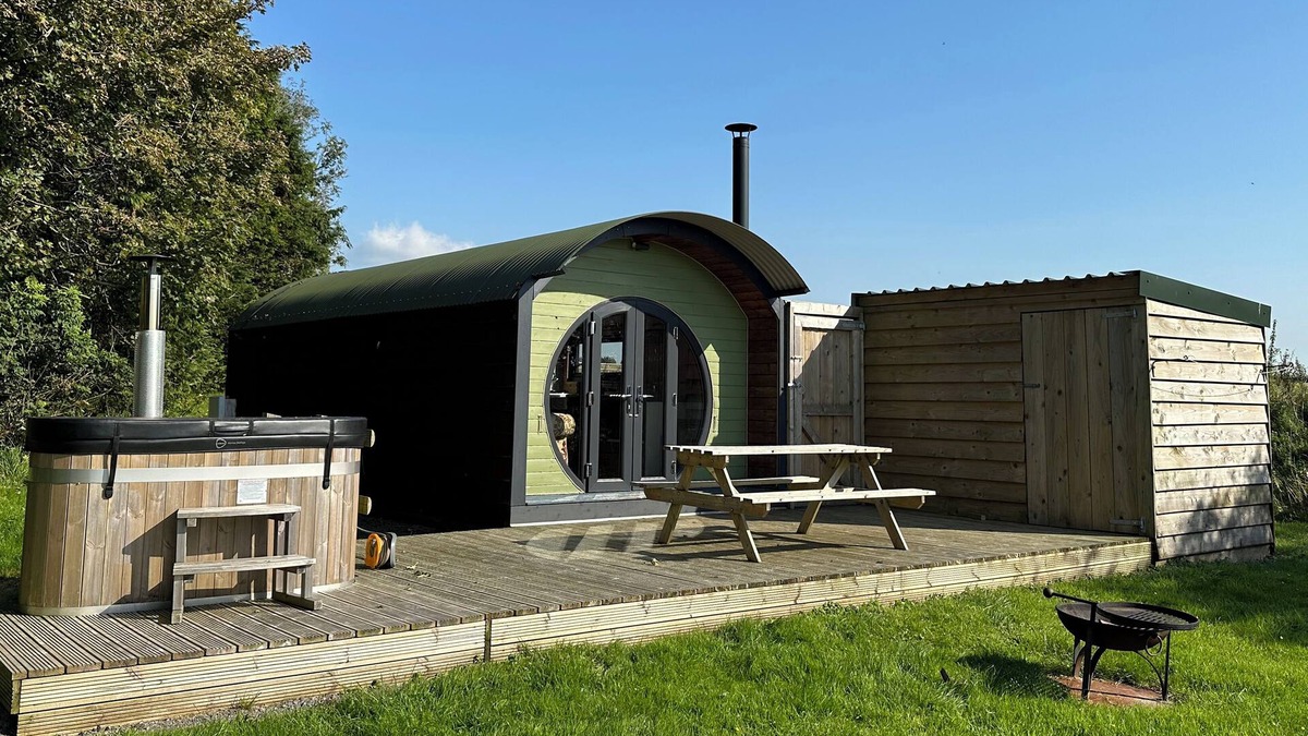 Compton Martin Cottage | LIME KILN, romantic, with hot tub in Blagdon