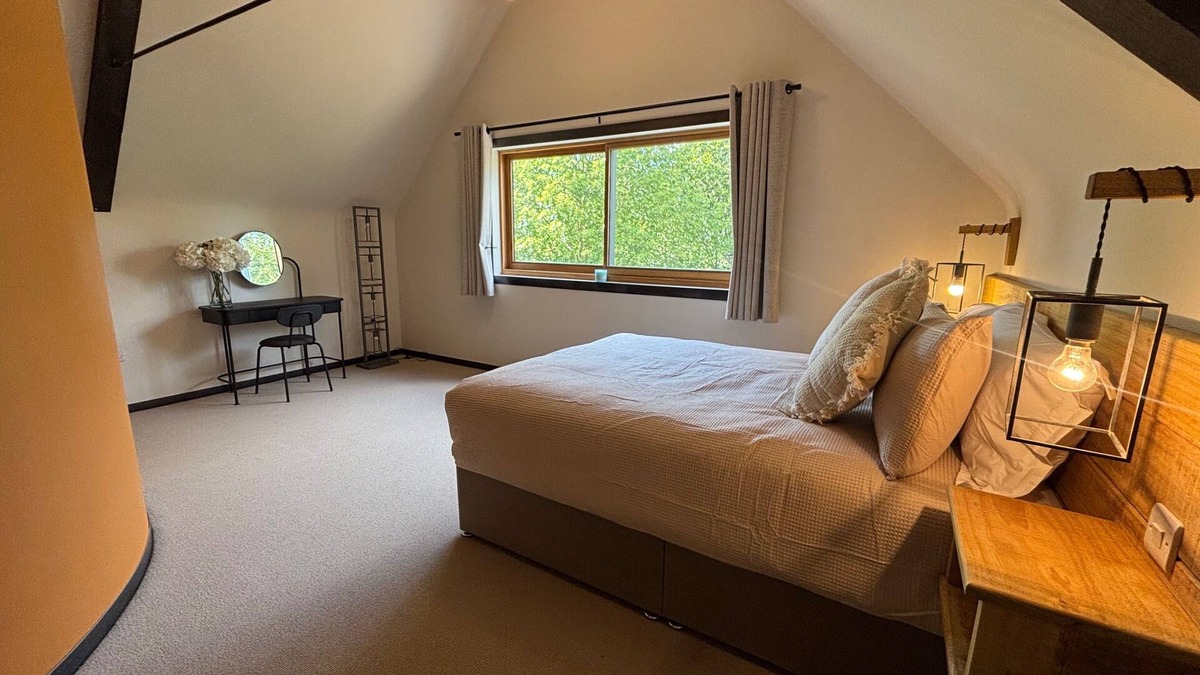Bulmer House | Lime Tree House - Sleeps 12 - Hot Tub