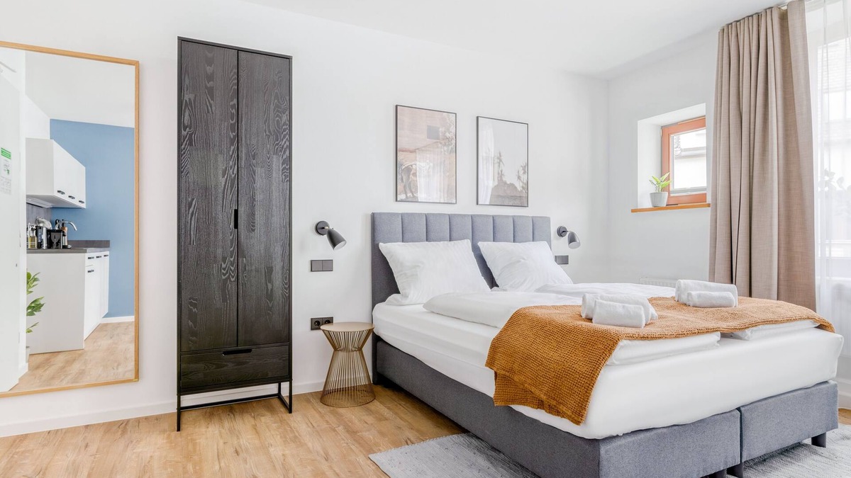 Innenstadt - Sankt Ulrich-Dom Hotel | Limehome Augsburg Annastraße