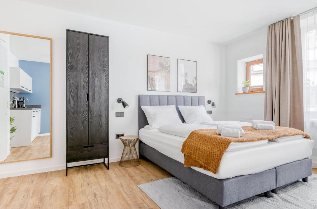 Innenstadt - Sankt Ulrich-Dom Apartment | Limehome Augsburg Annastraße