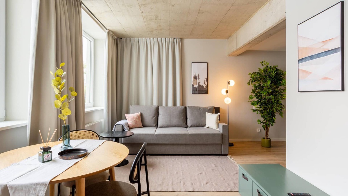 Stadtmitte Apartment | limehome Düsseldorf | Comfort Suite with Sofa Bed