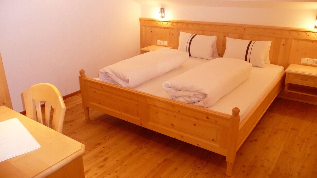 Innervillgraten Bed & Breakfast | Limestone comfort double room with breakfast