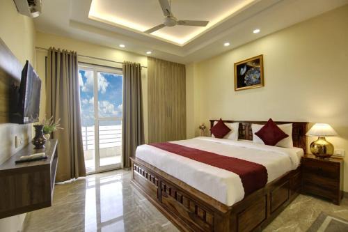 Gurugram Apartment | LIMEWOOD STAY-GOLD 1 BHK Apartment ARTEMIS HOSPITAL