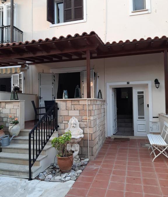 Paphos House | Limnaria Deluxe Maisonette