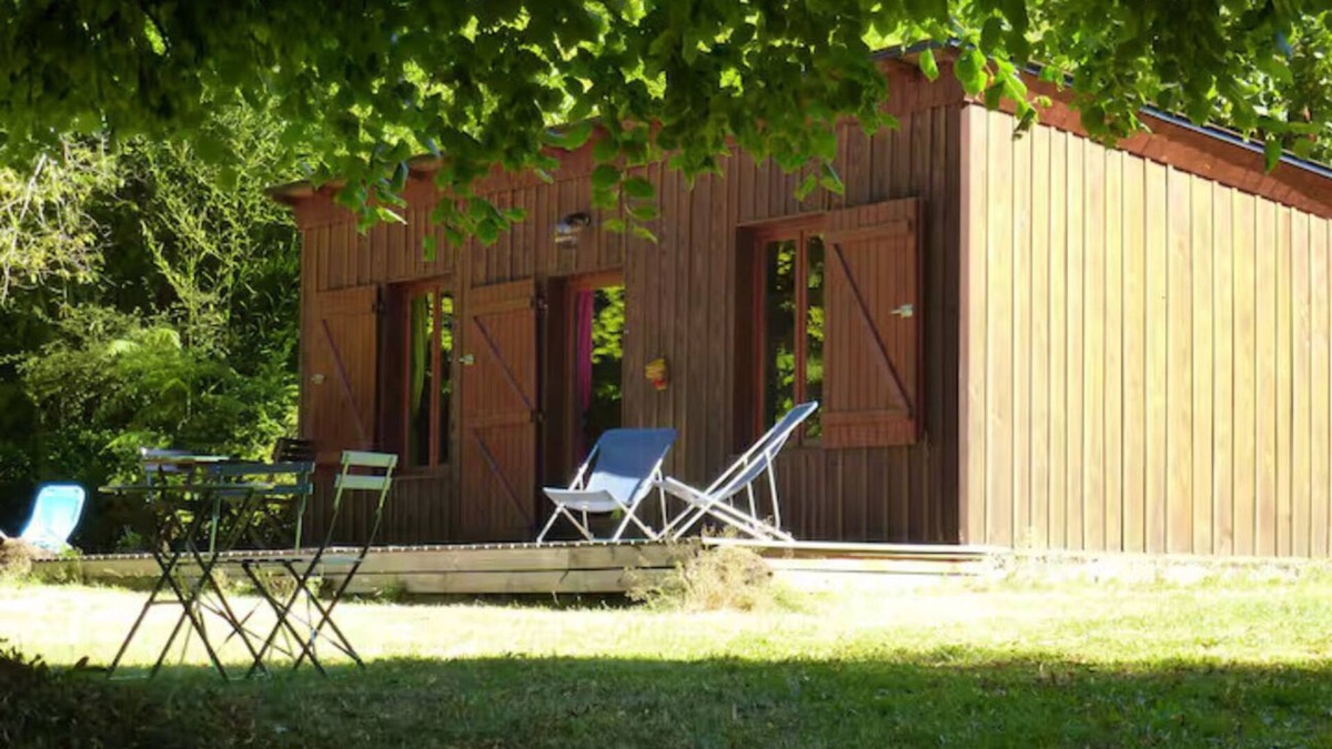 Bonnac-la-Cote Cabin | Limousin cabin by the pond