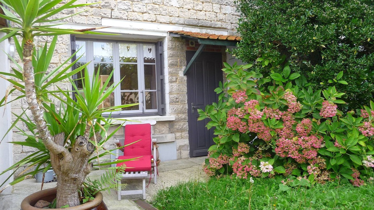 Villers-Saint-Paul House | Lin and the charming gite host in Picardy