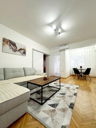 Centar Apartment | Lina's Apartment -Modern & Cozy Central Skopje