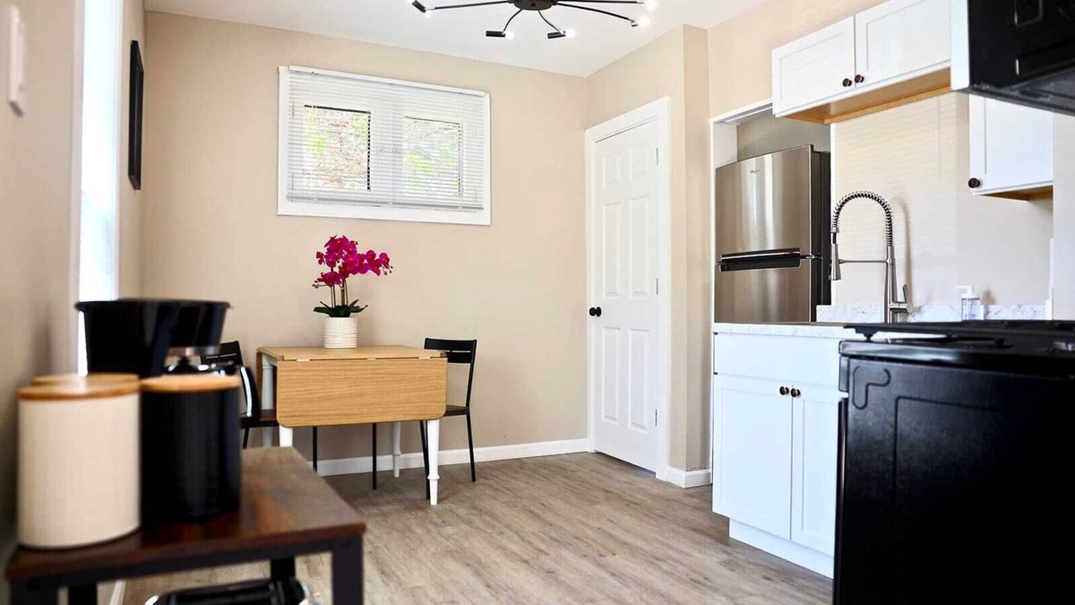 Norwood House | Lincoln, 1 Bed House near Xavier & Downtown