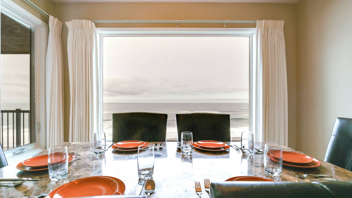 Lincoln Beach Condo | Lincoln City Condo: Pool Access, Walk to Beach!