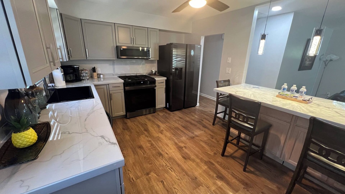Springdale House | LINCOLN-Cozy 3b/1.5b Home in Cincinnati