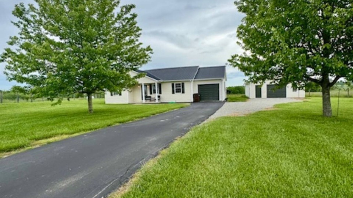 Springfield House | Lincoln Farmhouse-Bourbon Trail-Farm Stay