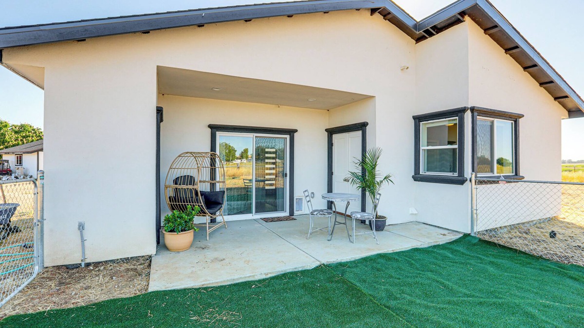 Lincoln House | Lincoln Home w/Private Patio: 9 Mi to Dtwn!