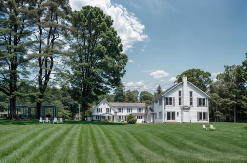 West Woodstock Hotel | Lincoln Inn & Gallery