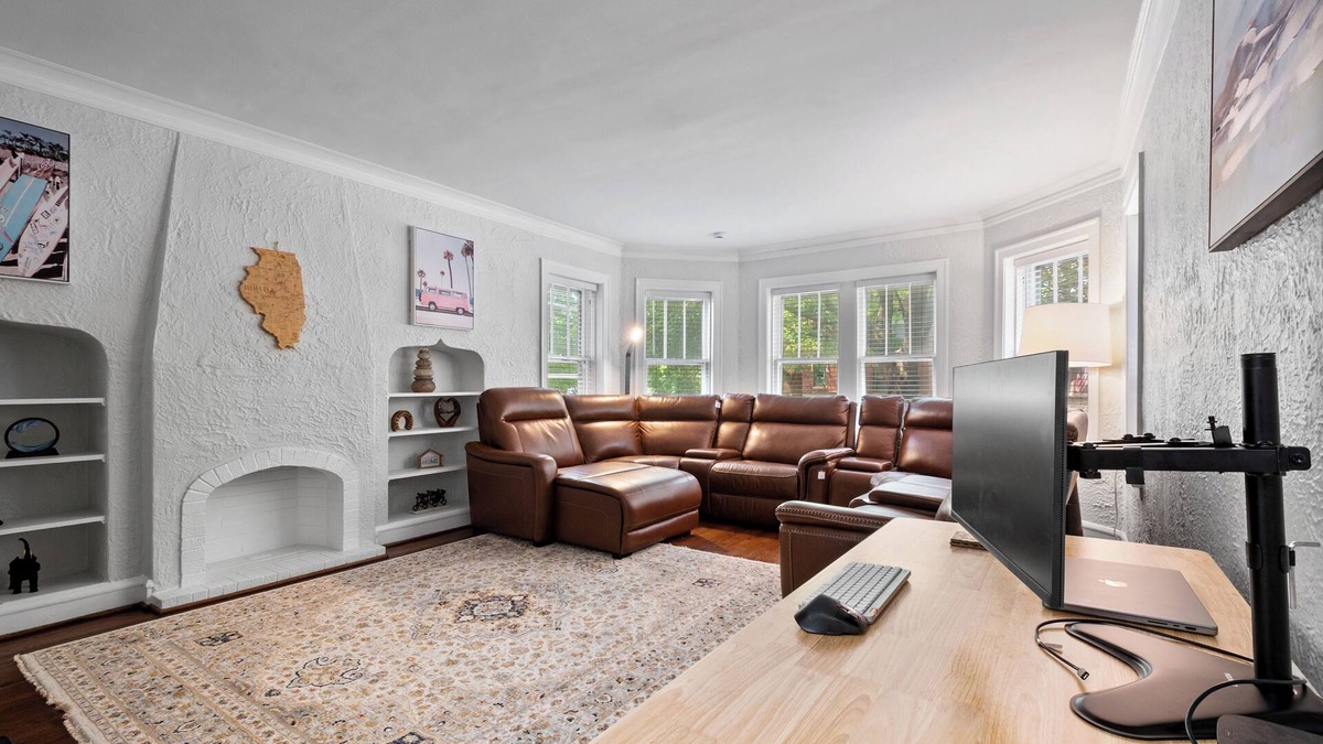 Budlong Woods Condo | Lincoln Square Sunny 3BR-1Bath Condo – Family-Friendly, Walk to Everything!