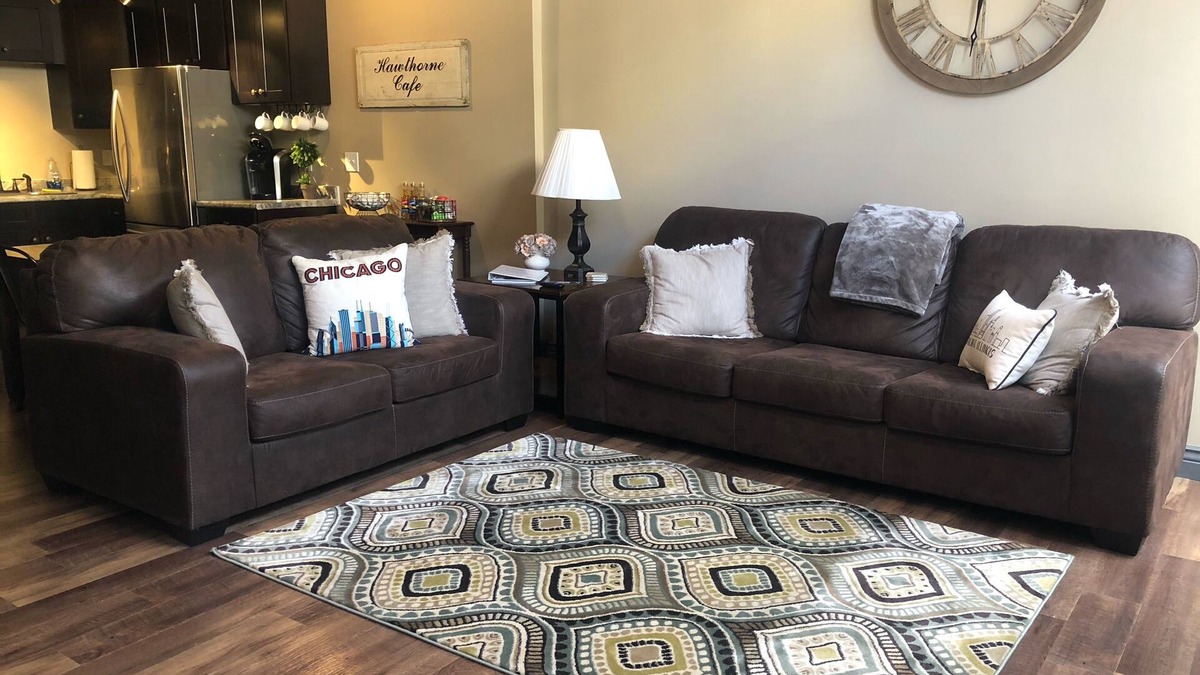 Lincoln Apartment | Lincoln’s Loft - Hawthorne Suite Downtown Lincoln, IL