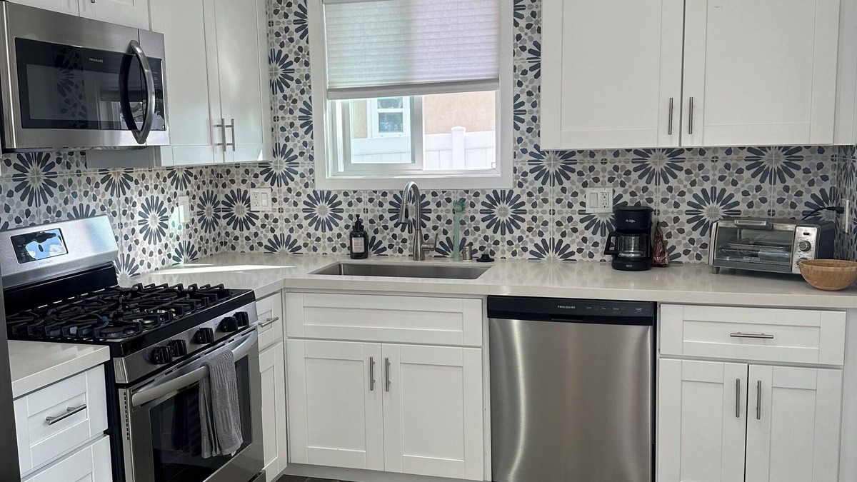 Linda Vista House | Linda Vista summer home with front and backyard! Pet friendly!