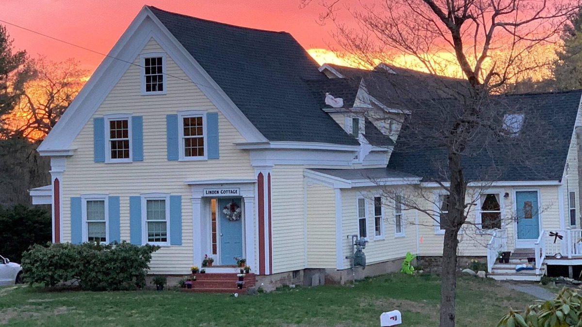 Plaistow House | Linden Cottage - comfort, connection, convenience