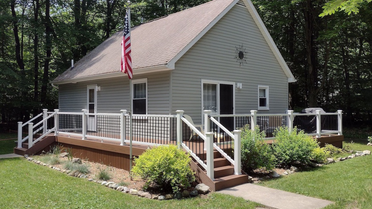 Ludington House | Linden Guesthouse Cottage