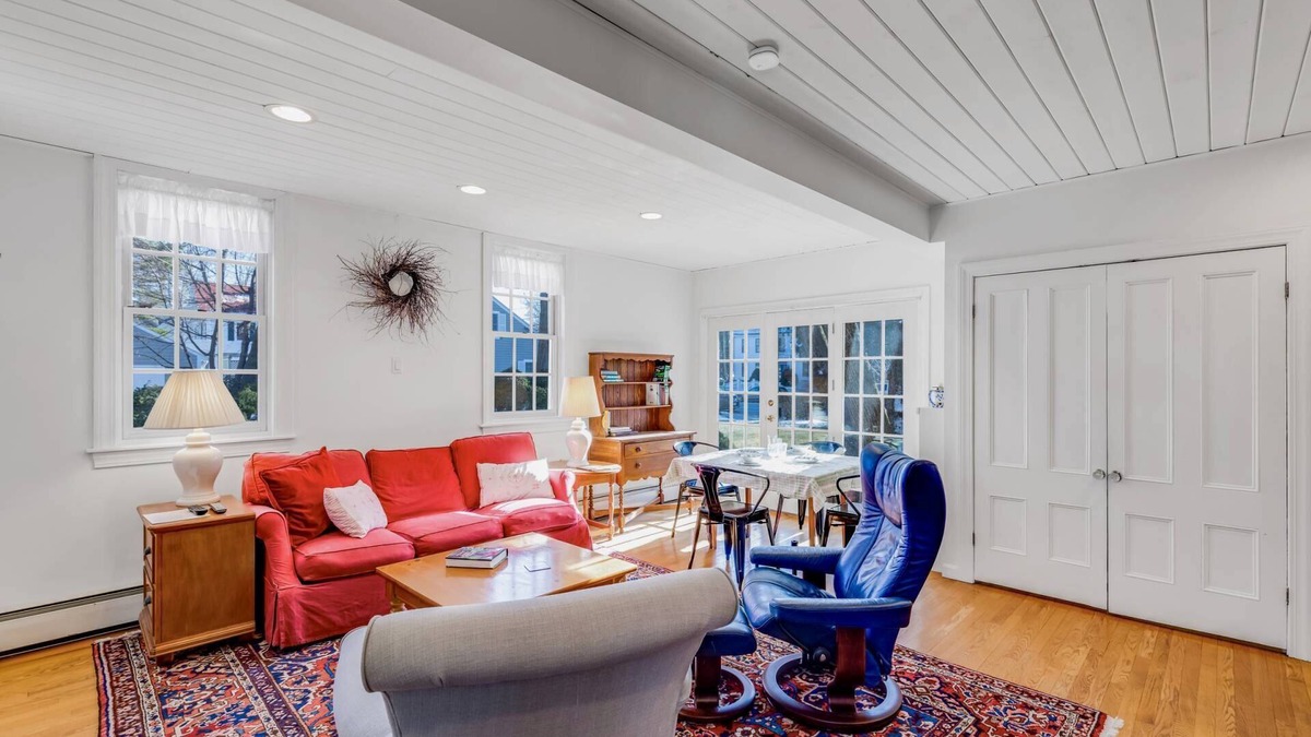 Newburyport House | Linden Tree: Downtown Newburyport Gem - Steps to Events, Shops and the Harbor!
