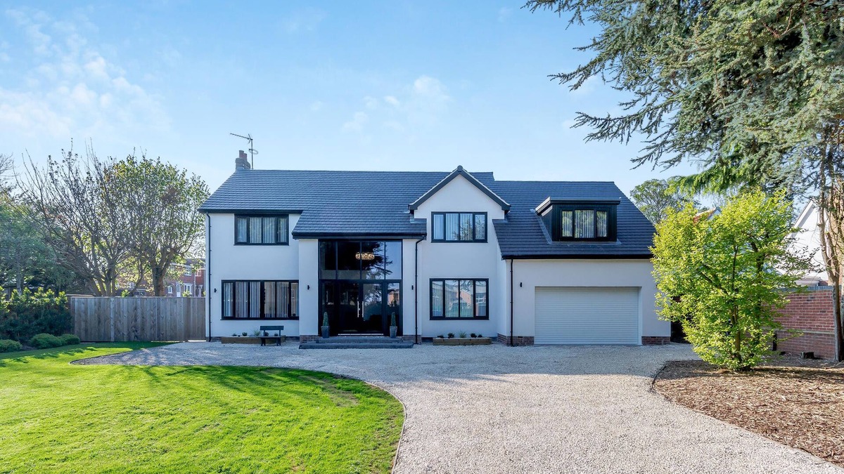Bridlington Cottage | Lindengarth is located just 20 minute’s walk from Bridlington seafront.