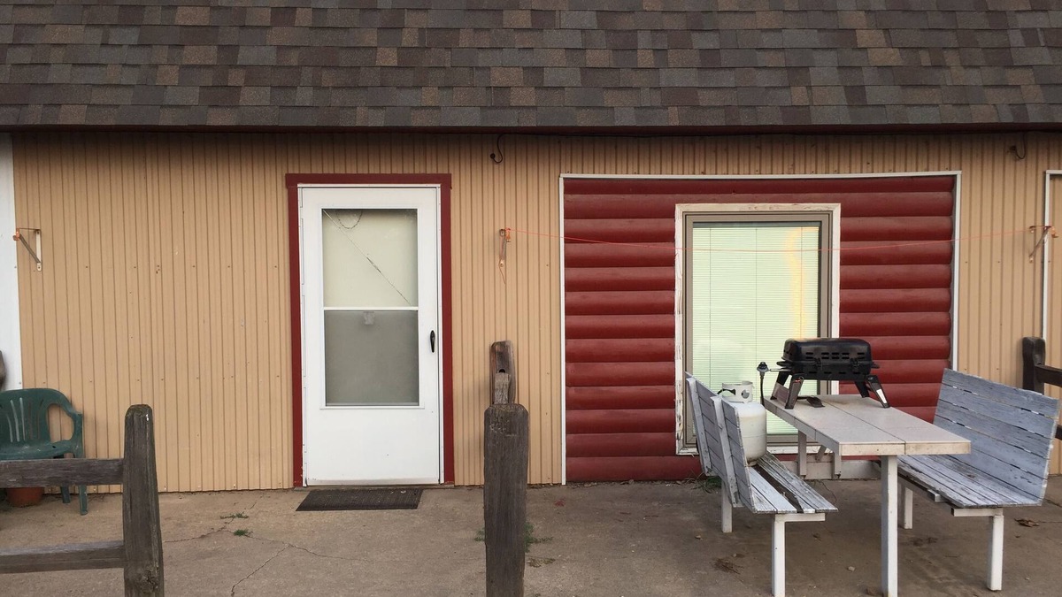 Hutchinson Apartment | "Line Shack" of the PondaRosa Inn Duplex & water park